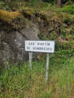 Señal de entrada a San Martín de Hombreiro, Lugo. Fotografía posterior de contexto; no muestra el punto exacto ni el suceso de 1974.